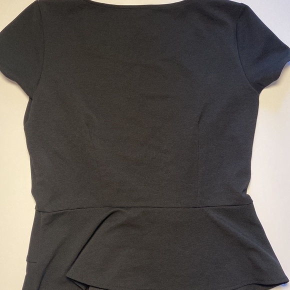 Ann Taylor Ruffled‎ Top - Picture 5 of 6